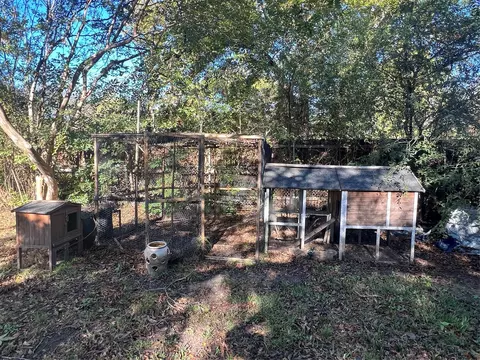 Exterior - 402 Johnson St, Terrell, TX 75160 photo 9 of 16