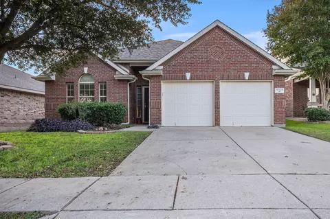 10105 Fox Hill Dr, Fort Worth, TX 76131
