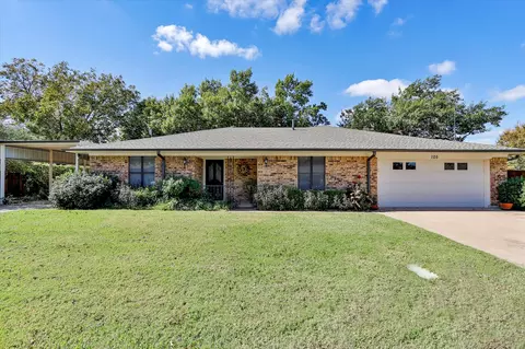 105 Kathryn Dr, Sanger, TX 76266