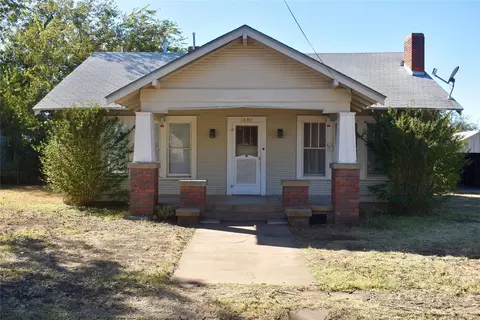 1604 S Blackburn St, Brady, TX 76825