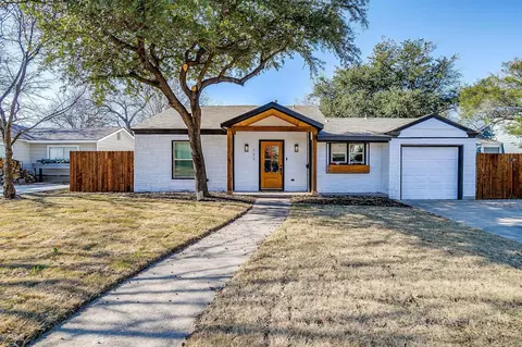733 Edgefield Rd, Fort Worth, TX 76107