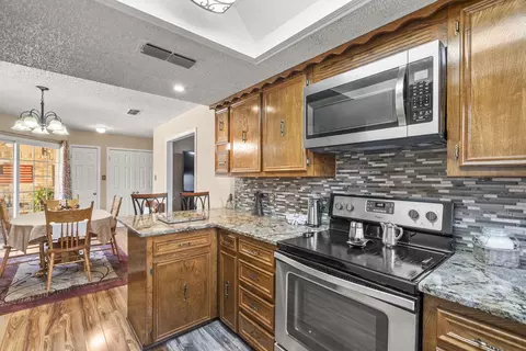 208 Dunigan Ct, Benbrook, TX 76126