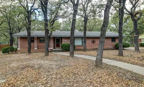 13 Robinhood Dr, Bridgeport, TX 76426