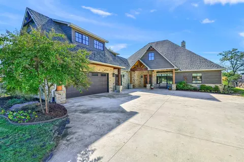 1328 Kiowa Dr E, Gainesville, TX 76240