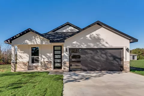317 Windjammer Rd, Gun Barrel City, TX 75156