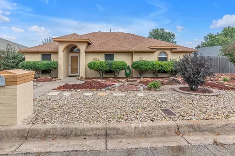 437 Dove Ln, Fort Worth, TX 76108