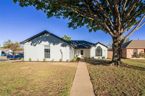 1500 Nightingale Ct, Desoto, TX 75115