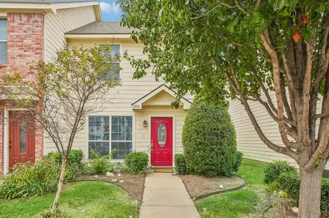 5808 Giddyup Ln, Fort Worth, TX 76179