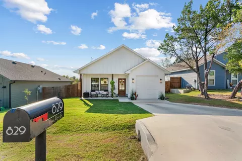 829 N Pecos River Dr, Granbury, TX 76048