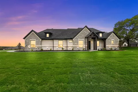 155 Briar Patch Rd, Azle, TX 76020