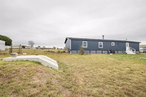 145 Pond View Ct, Decatur, TX 76234