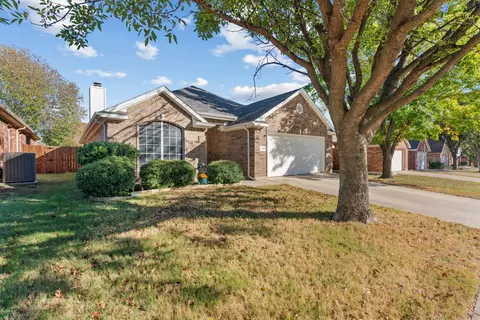 752 Fox Run Trl, Saginaw, TX 76179