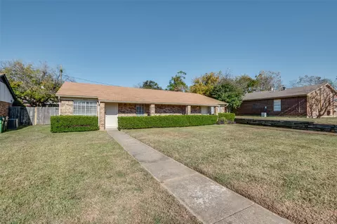 2025 Oakwood Ct, Arlington, TX 76012