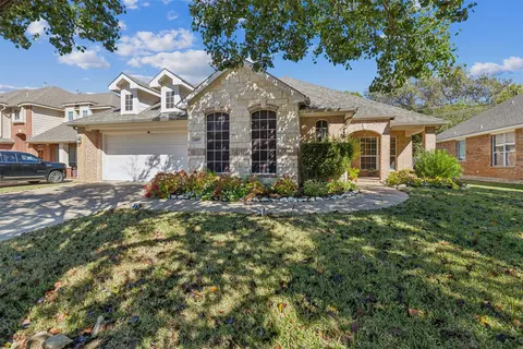 4105 Lakeshore Dr, Mansfield, TX 76063