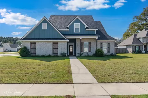 501 Oak Is, Stonewall, LA 71078
