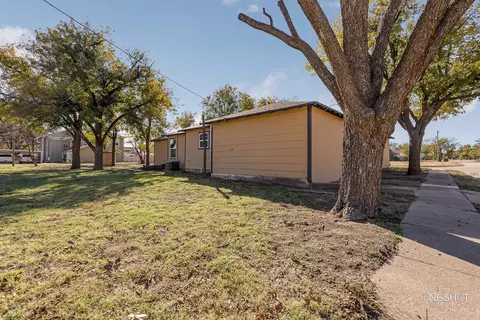 Exterior - 206 N Ave D, Haskell, TX 79521 photo 4 of 5