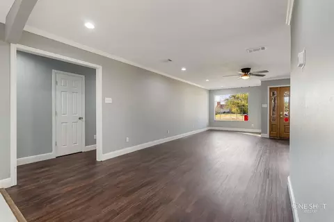 Living - 206 N Ave D, Haskell, TX 79521 photo 4 of 8