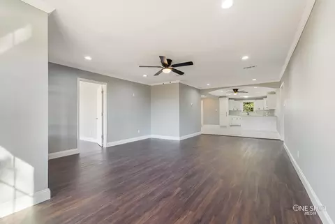 Living - 206 N Ave D, Haskell, TX 79521 photo 2 of 8