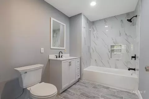 Bath - 206 N Ave D, Haskell, TX 79521 photo 1 of 4