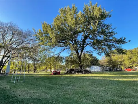 901 Redoak Dr, West Tawakoni, TX 75474