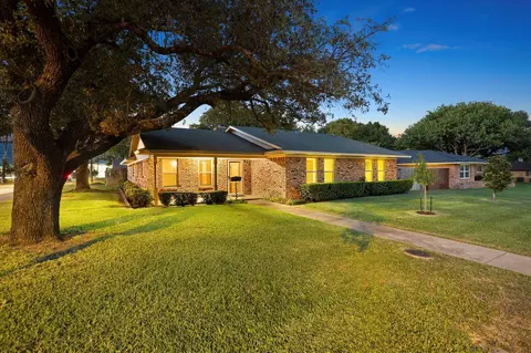 1601 Little Creek Dr, Waxahachie, TX 75165