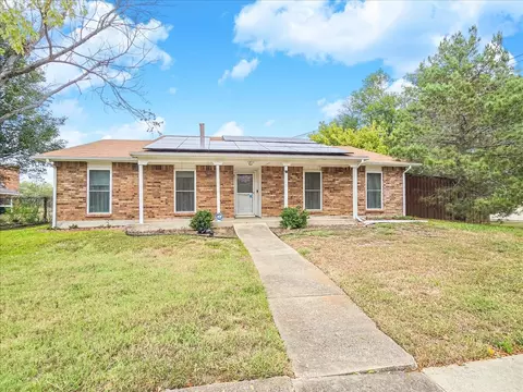 1802 Butterfield Trl, Grand Prairie, TX 75052