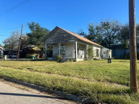 303 S Vaden St, Sherman, TX 75090