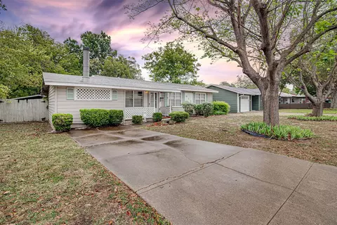 912 Vaquero St, White Settlement, TX 76108