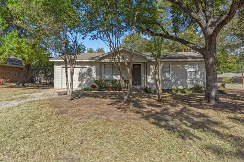 706 E Waco St, Ennis, TX 75119