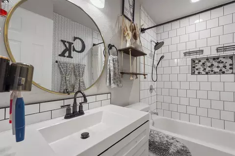Bath - 609 Springtime Dr, Cedar Hill, TX 75104 photo 2 of 2