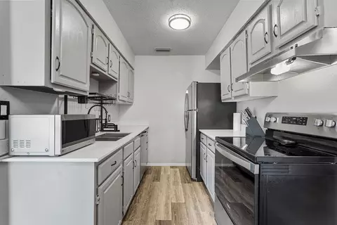 Kitchen - 609 Springtime Dr, Cedar Hill, TX 75104 photo 1 of 2