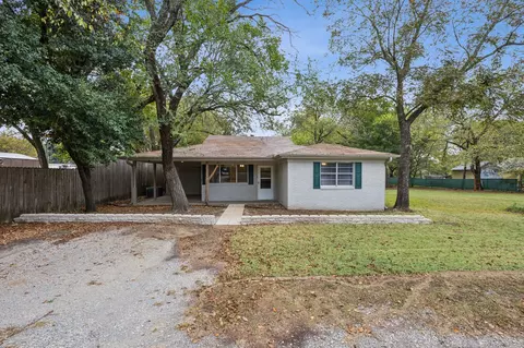 248 Ponderosa Ln, Burleson, TX 76028