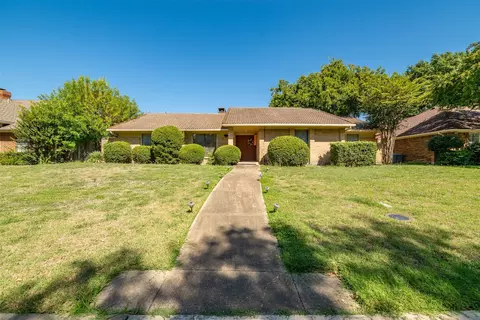 2806 Spartacus Dr, Grand Prairie, TX 75052