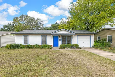 729 Livingston Dr, Hurst, TX 76053