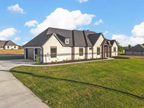 Exterior - 171 Briar Patch Rd, Azle, TX 76020 photo 4 of 6