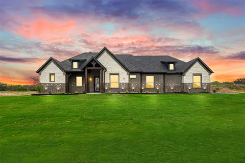 166 Briar Patch Rd, Azle, TX 76020