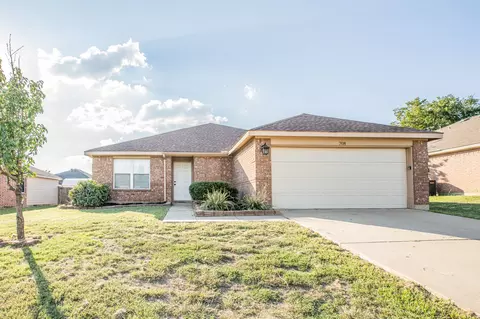 708 Black Hills Dr, Burleson, TX 76028