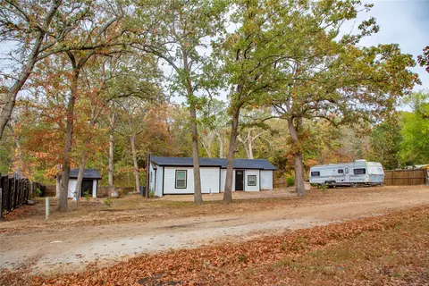 320 Sam Houston Rd, Honey Grove, TX 75446