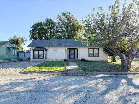 500 N River St, Seymour, TX 76380