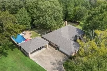 226 Oak Hill Dr, Powderly, TX 75473