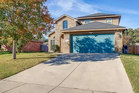 729 Tracy Dr, Azle, TX 76020