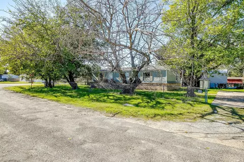1901 Gale Dr, Pelican Bay, TX 76020