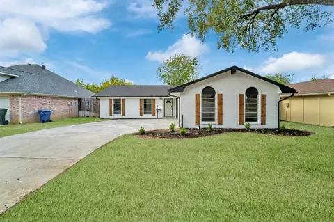 1625 Camero Dr, Carrollton, TX 75006