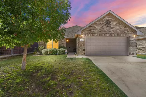 9229 Tierra Verde Dr, Fort Worth, TX 76177