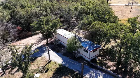 689 Hunter Trl, Bridgeport, TX 76426