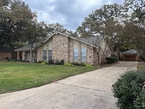601 W Louella Dr, Hurst, TX 76054