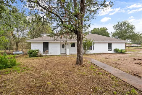 2716 Overton Ct, Granbury, TX 76048
