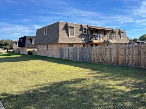 9519 Westpark Dr, Benbrook, TX 76126