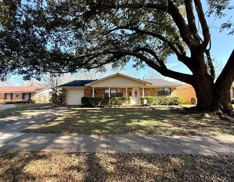 1805 Venus Dr, Bossier City, LA 71112