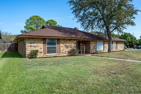 5401 Grantmont Dr, Arlington, TX 76016